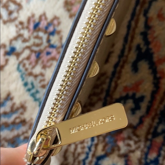NWT Michael Kors Large Zip Gold Leather Clutch - Picture 12 of 13